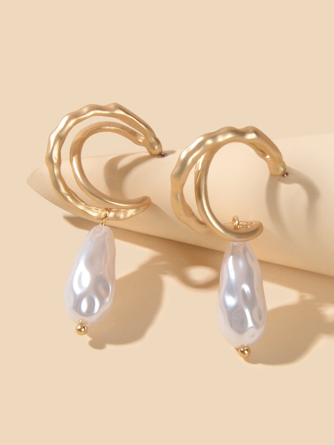 Retro Gold Metal Big Pearl Geometric Classics Hypoallergenic Dangle Stud Earring-0