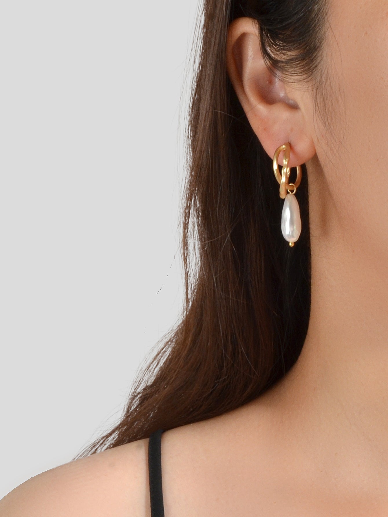 Retro Gold Metal Big Pearl Geometric Classics Hypoallergenic Dangle Stud Earring-1